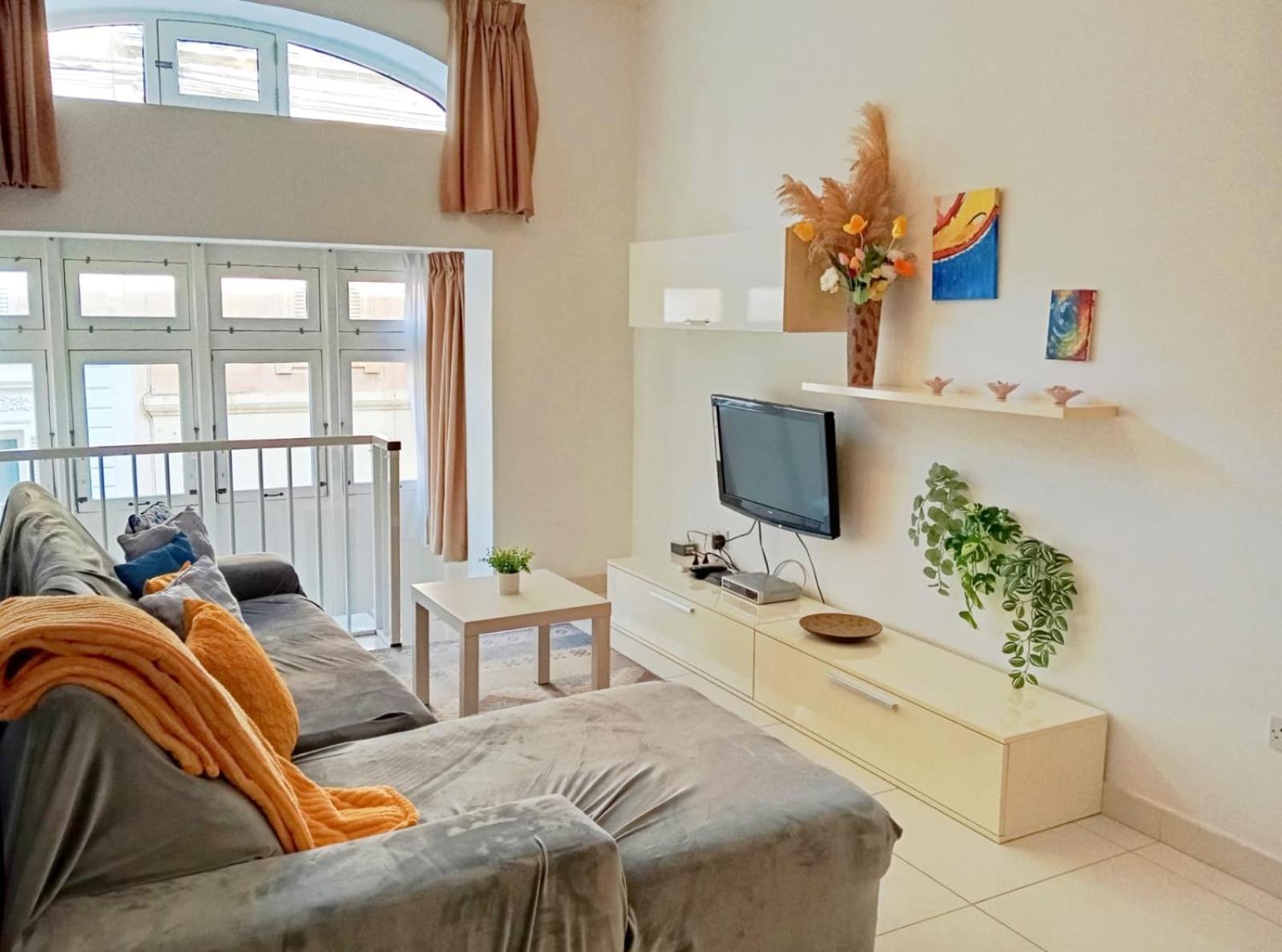 Modern Apartment In The Heart Of Sliema Steps From The Seafront Buitenkant foto